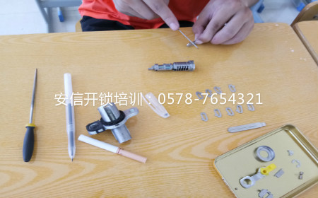 厦门开锁修锁:汽车开锁 厦门开锁修锁:汽车开锁