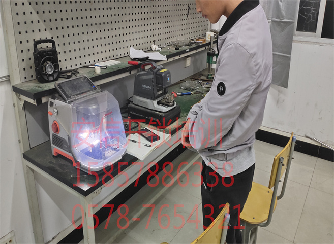 龙岩在哪学配钥匙